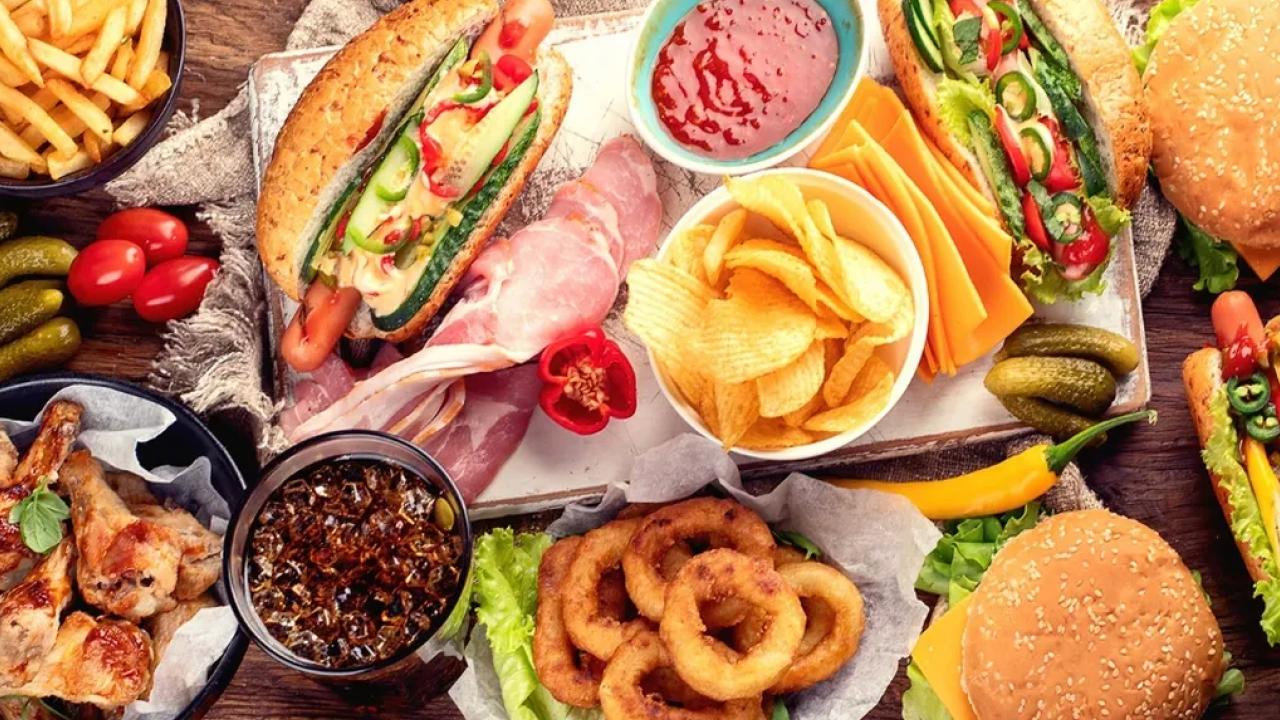 Fast food beslenme alışkanlığı depresyona sürüklüyor